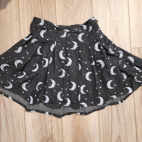 Hot Topic High-Waisted Lunar Witchy Goth Pleated Miniskirt Small Moons & Stars - Picture 1 of 9
